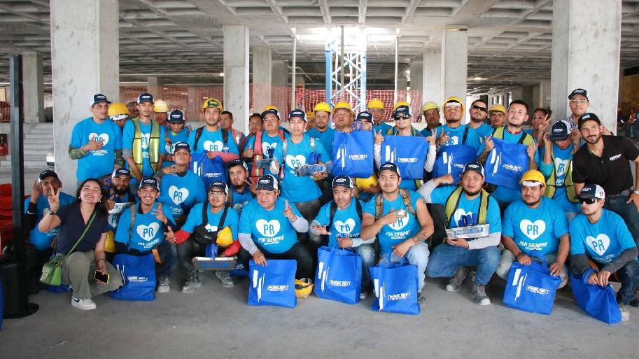 Día de la Santa Cruz Panel Rey: Celebrando a Nuestros Instaladores en Toda la República Mexicana