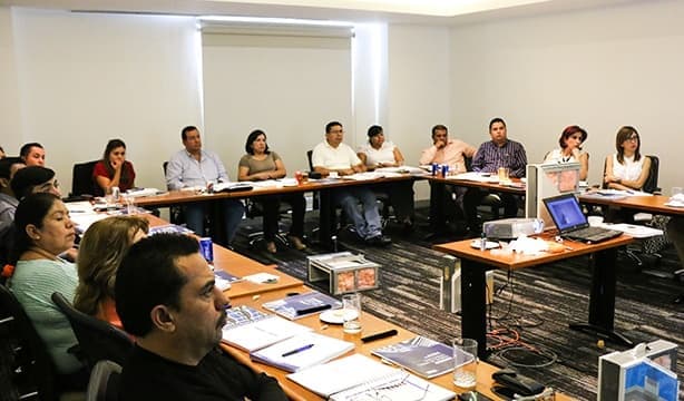 Certifica Panel Rey a Distribuidores en Monterrey