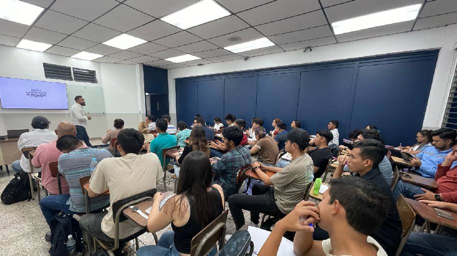 Panel Rey Impulsa la Formación de Futuros Ingenieros en la Universidad Politécnica de El Salvador